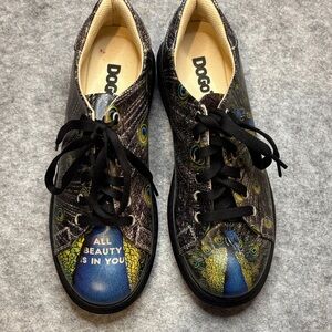 DOGO Women's Peacock Flats - Black and Blue NWOT’s Size 40.